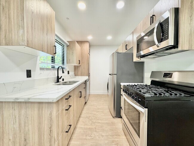 Photo - 412 Brooks Ave Unit B