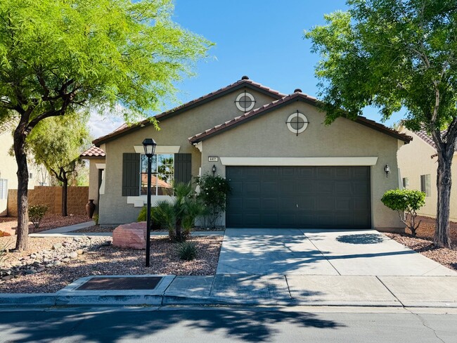 Building Photo - Stunning Gated 3 Bedroom & 2 Bath Located in Southern Highlands