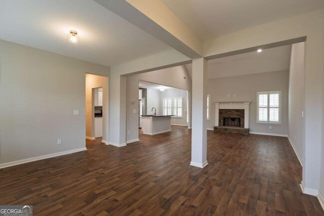 Photo - 214 Oakwood Dr