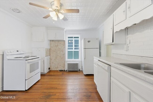 106 Lawrence St