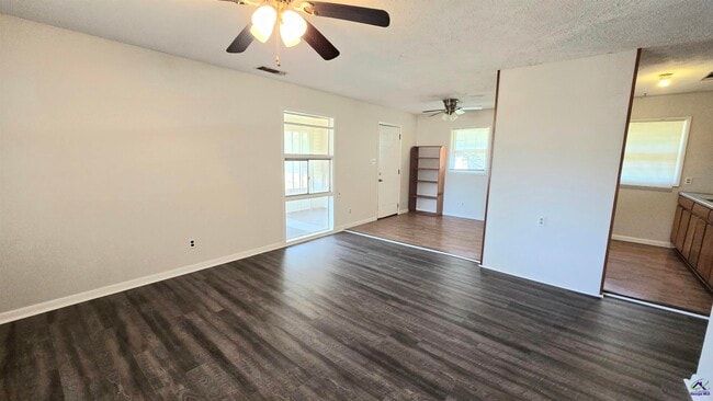 Photo - 318 Bruce St