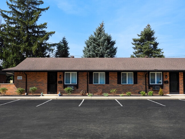 Exterior, One Bed, One Bath - Lober Westbrook Rental