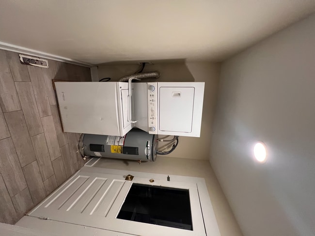 Photo - 1152 W High St