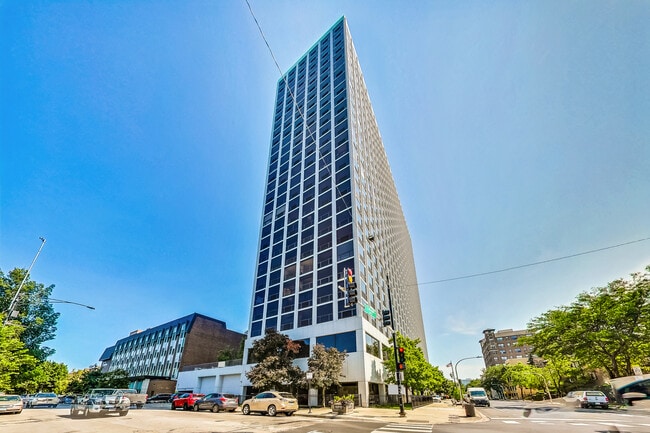 Building Photo - 4343 N Clarendon Ave Unit 718