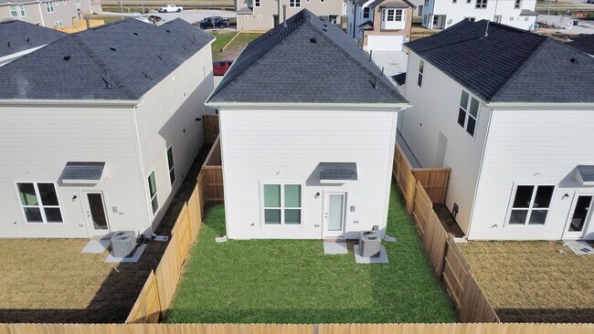 Photo - 1534 Revolution Way