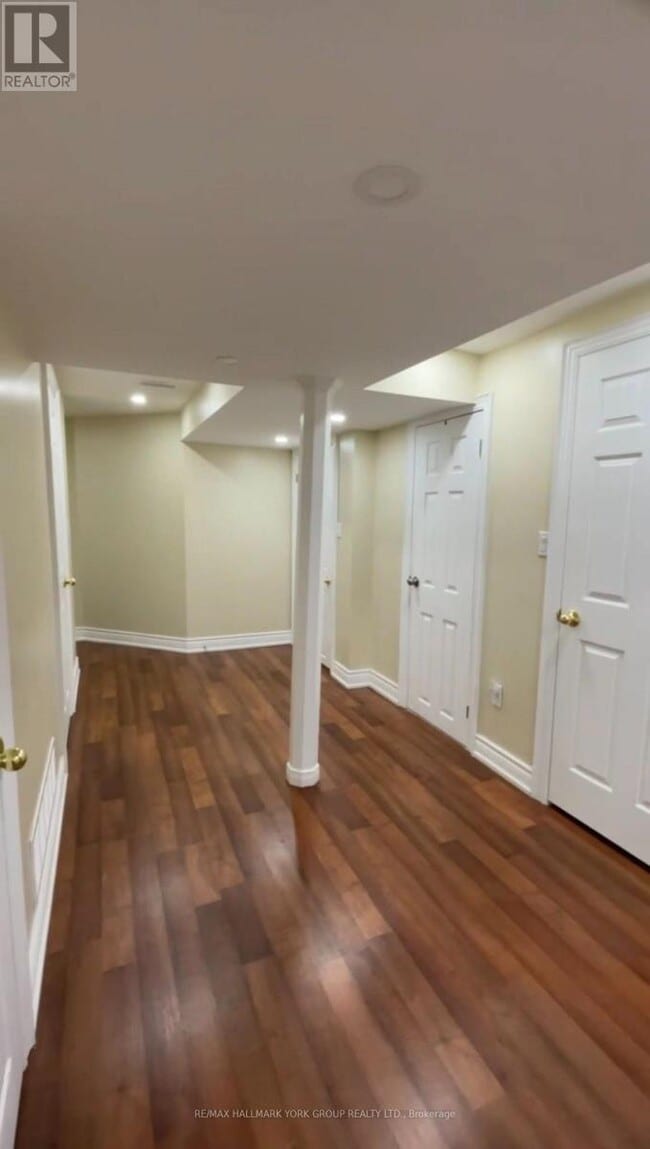 Photo - 33 Deerwood Crescent