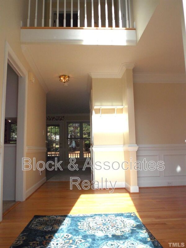 Photo - 1905 Castleburg Dr