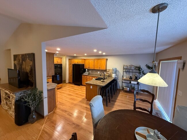 Photo - 675 Clarence Ave