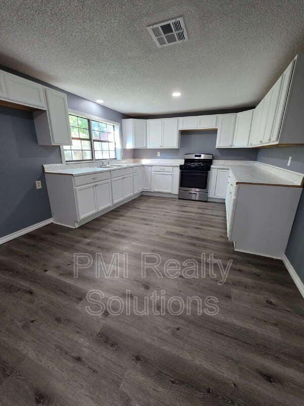 Photo - 12 1st St NE