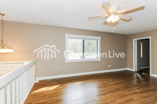 Photo - 209 Point S Ln