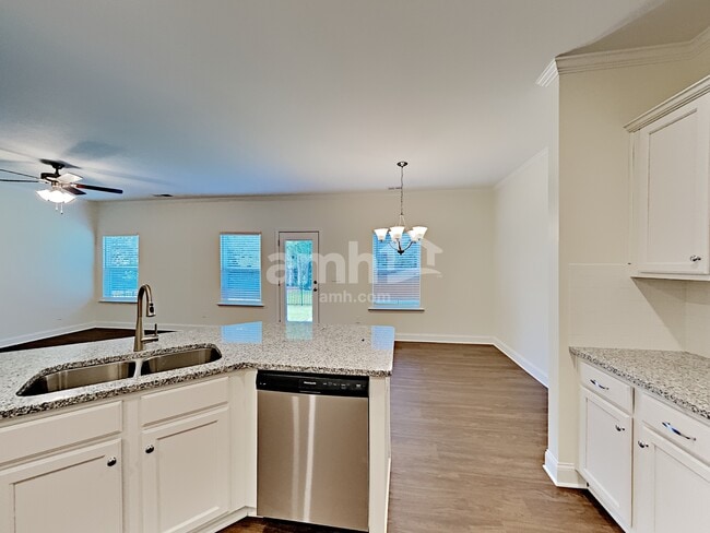 Photo - 689 Woodall Rd