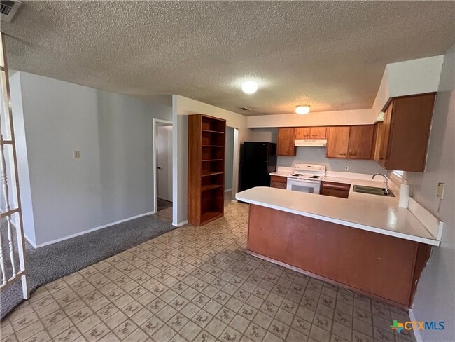 Photo - 900 Hazelton St