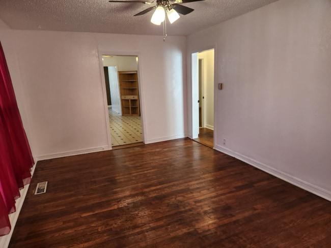 Photo - 607 3rd Ave NW