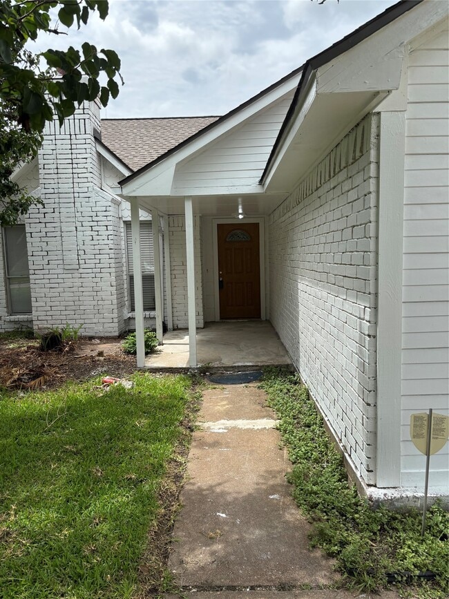Photo - 2514 Radcliffe Dr