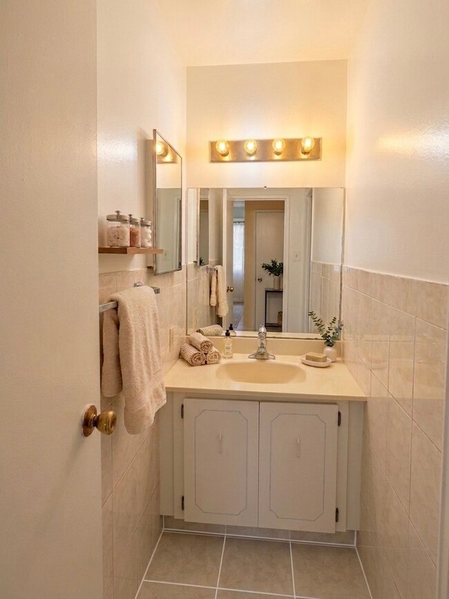 Bathroom - 9921 Bustleton Ave Unit w5
