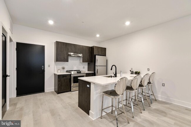 Photo - 3045-51 Richmond St Condo Unit 402