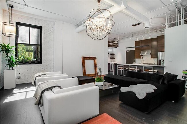 Photo - 3235 Roswell Rd NE Unit 409