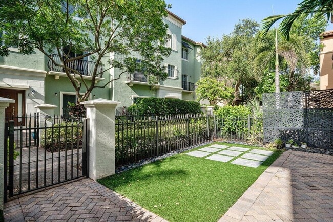 Photo - 48 NW Hawthorne Pl