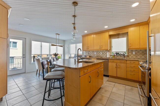 Photo - 7600 Bayshore Dr