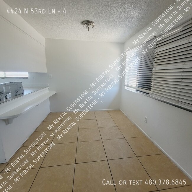 Photo - 4424 N 53rd Ln