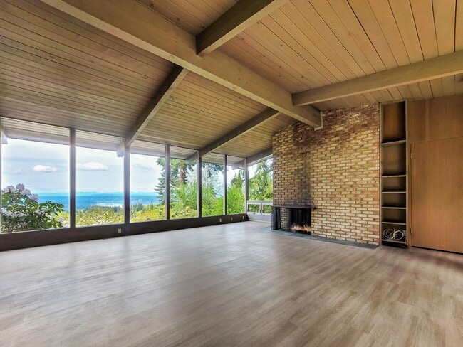 Photo - Vintage architectural home looking over Se...