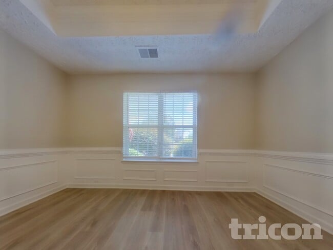 Photo - 411 Clearstream Ln