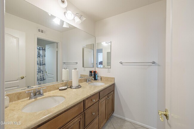 3324 W Ave J 10