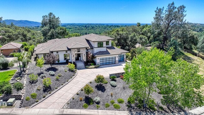 Building Photo - Infinity Views & Elevated Luxury in Auburn