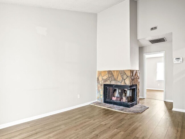 Photo - 115 Susan Dr Unit B