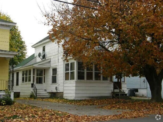 Building Photo - 4 Bdrm Lovely Oswego Home!!