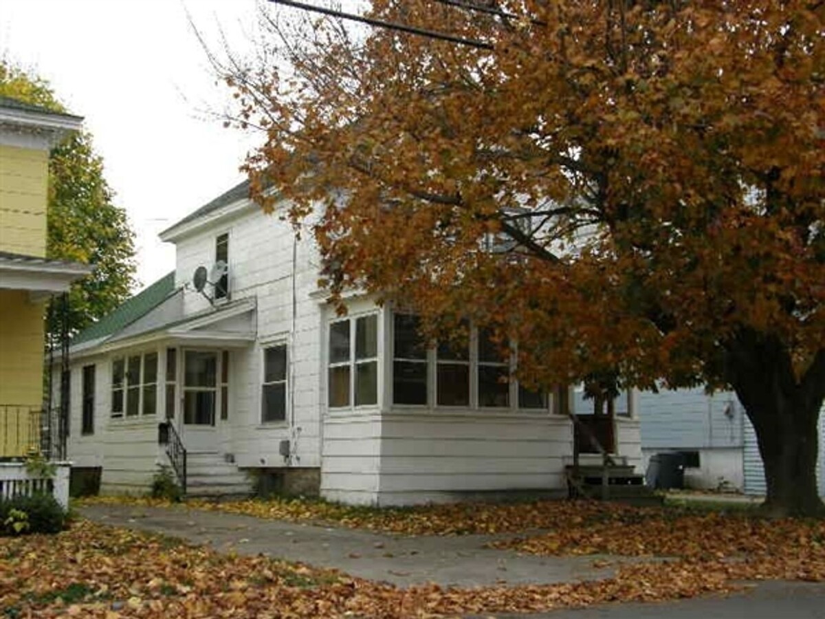 4 Bdrm Lovely Oswego Home!! - 4 Bdrm Lovely Oswego Home!!