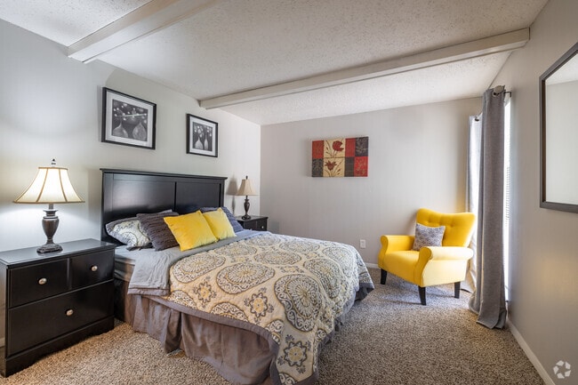 1BR, 1BA - 715SF - Bedroom - Suson Pines