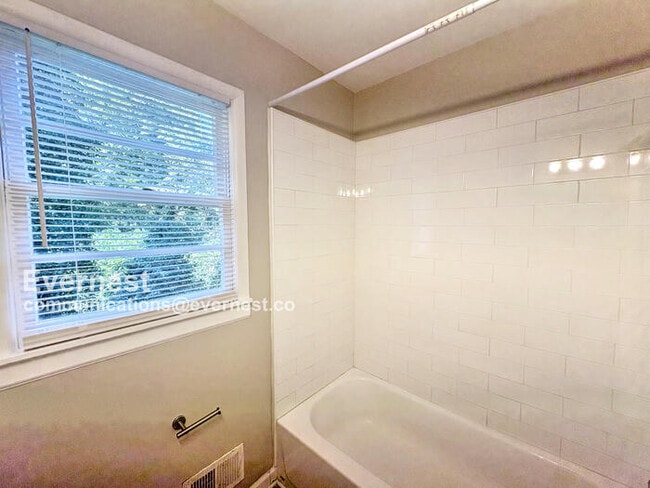 Photo - 2616 Wood Dr NE