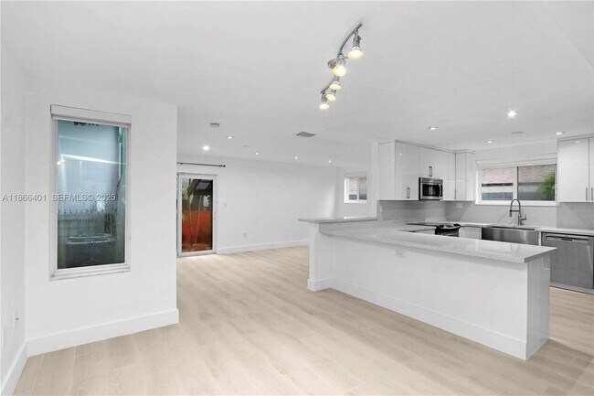 Photo - 3030 Bird Ave