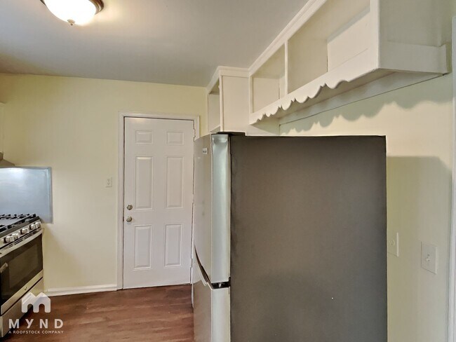 Photo - 742 Quaker St SW
