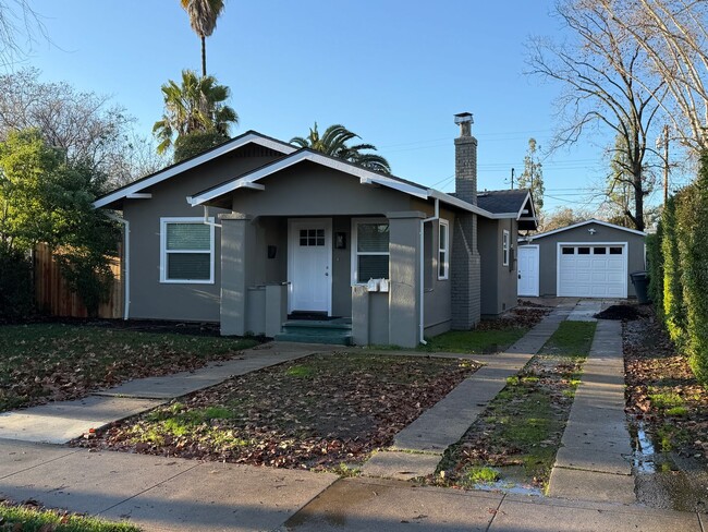 Beautiful 3 bedroom in Roseville! - Beautiful 3 bedroom in Roseville! House