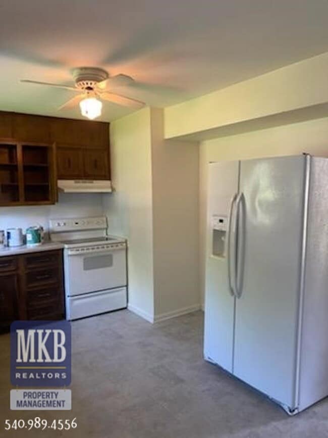 Photo - 526 Albemarle Ave SE Unit 526 Albemarle