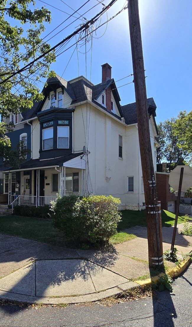 Photo - 200 Windsor St Unit 1