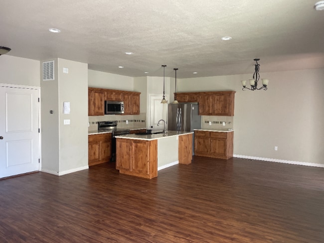 Photo - 2785 Exmoor Ln