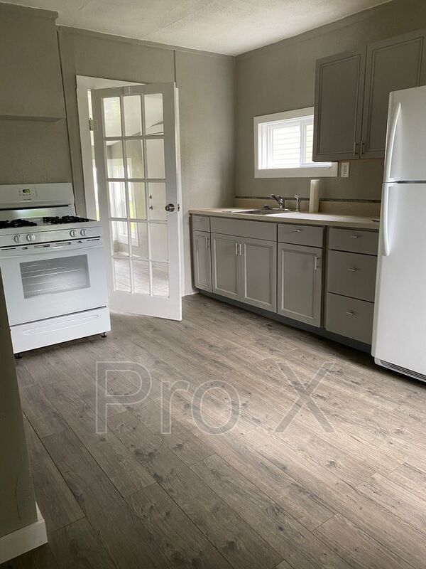 Photo - 605 N Hall St