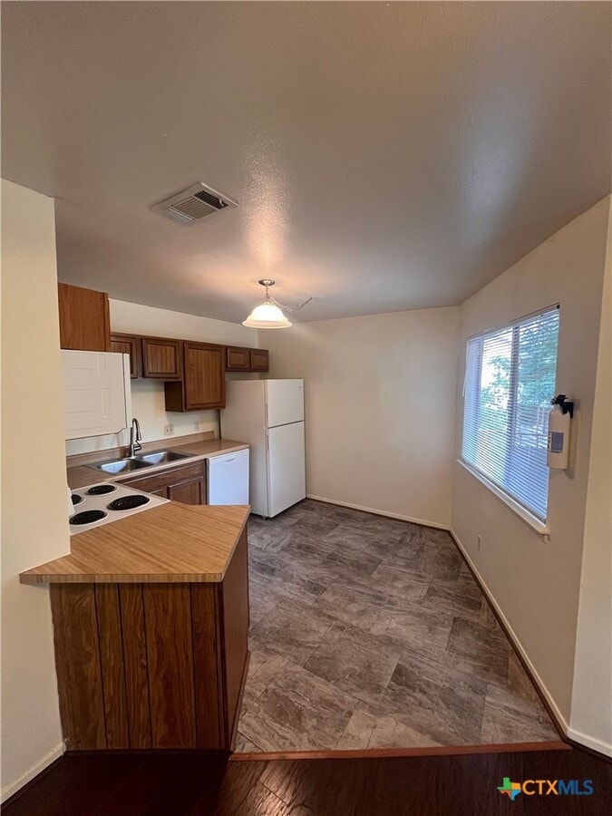Photo - 1628 Post Rd