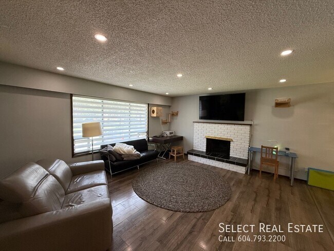 Photo - 260 Robertson Crescent