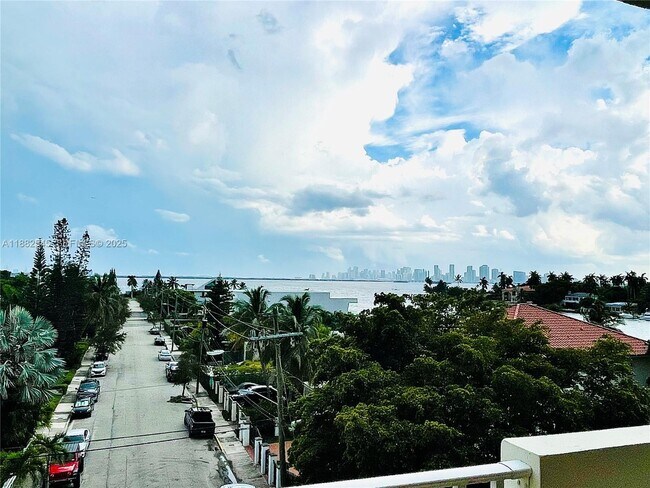 Building Photo - 1455 N Treasure Dr Unit 5M