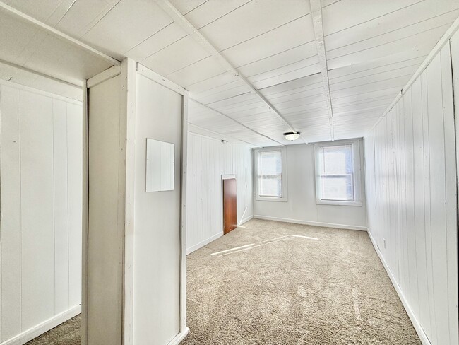 Photo - 923 Randall St