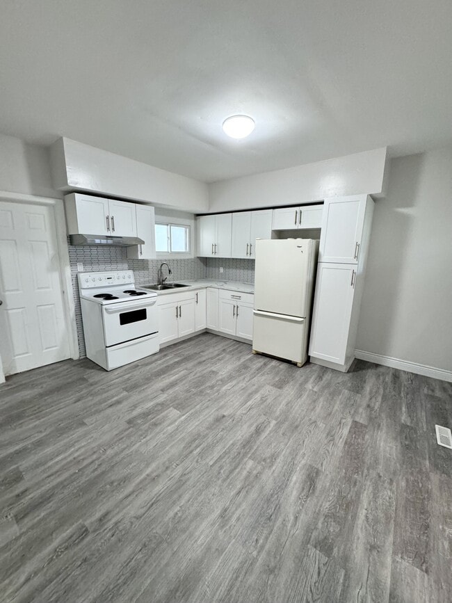 Photo - 476 Aylmer Ave