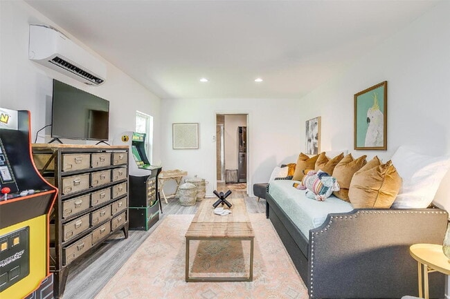 Photo - Renovated Garage Apartment Steps Off Camp ... Unit B