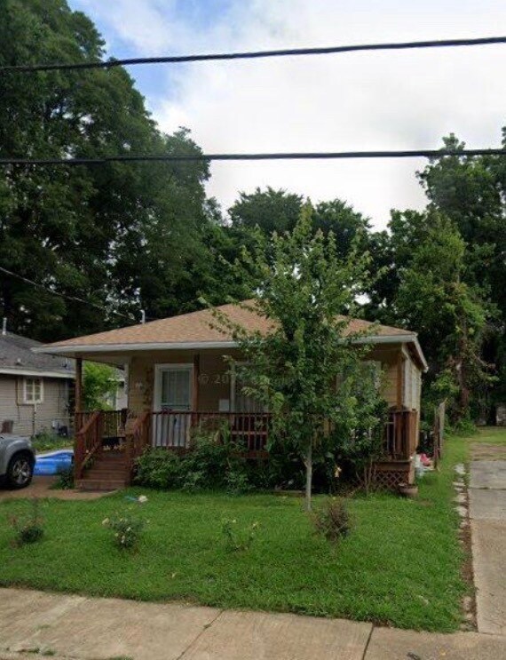 Photo - 2418 Cable Ave