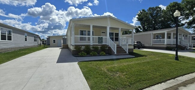 Building Photo - 52520 Chestnut Ct