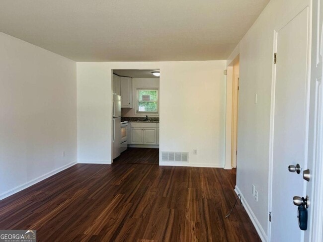 Photo - 1076 Center St SW