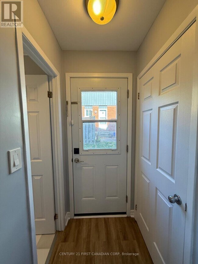 Photo - 21 Vincent Crescent